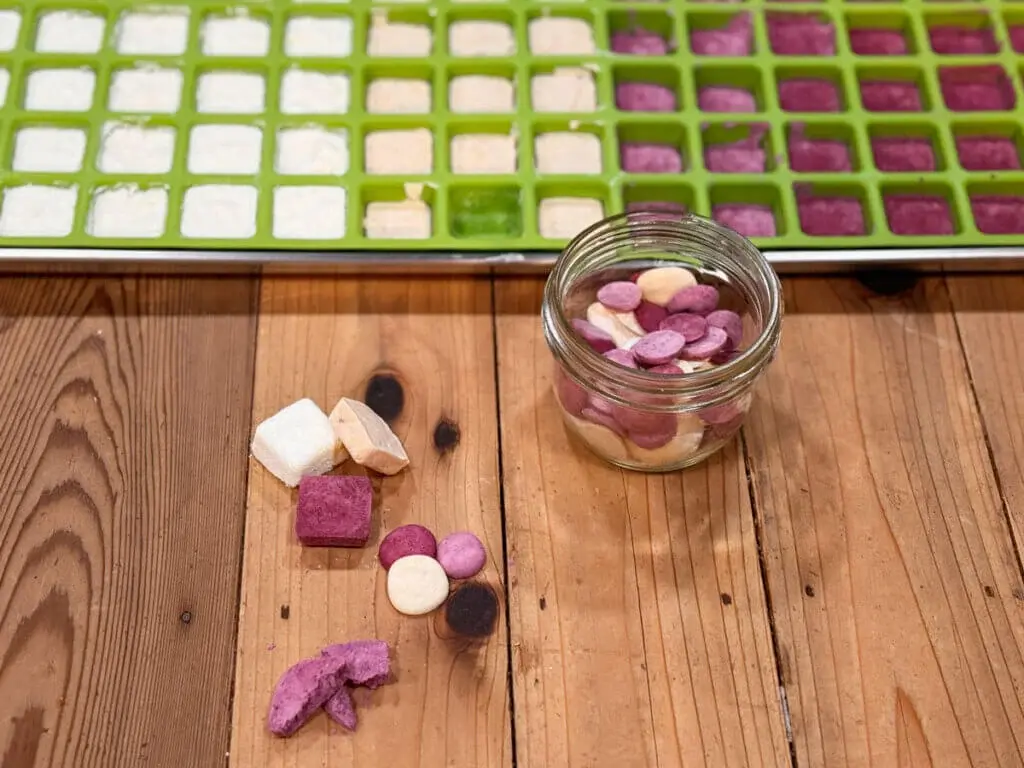Freeze-dried yogurt blocks